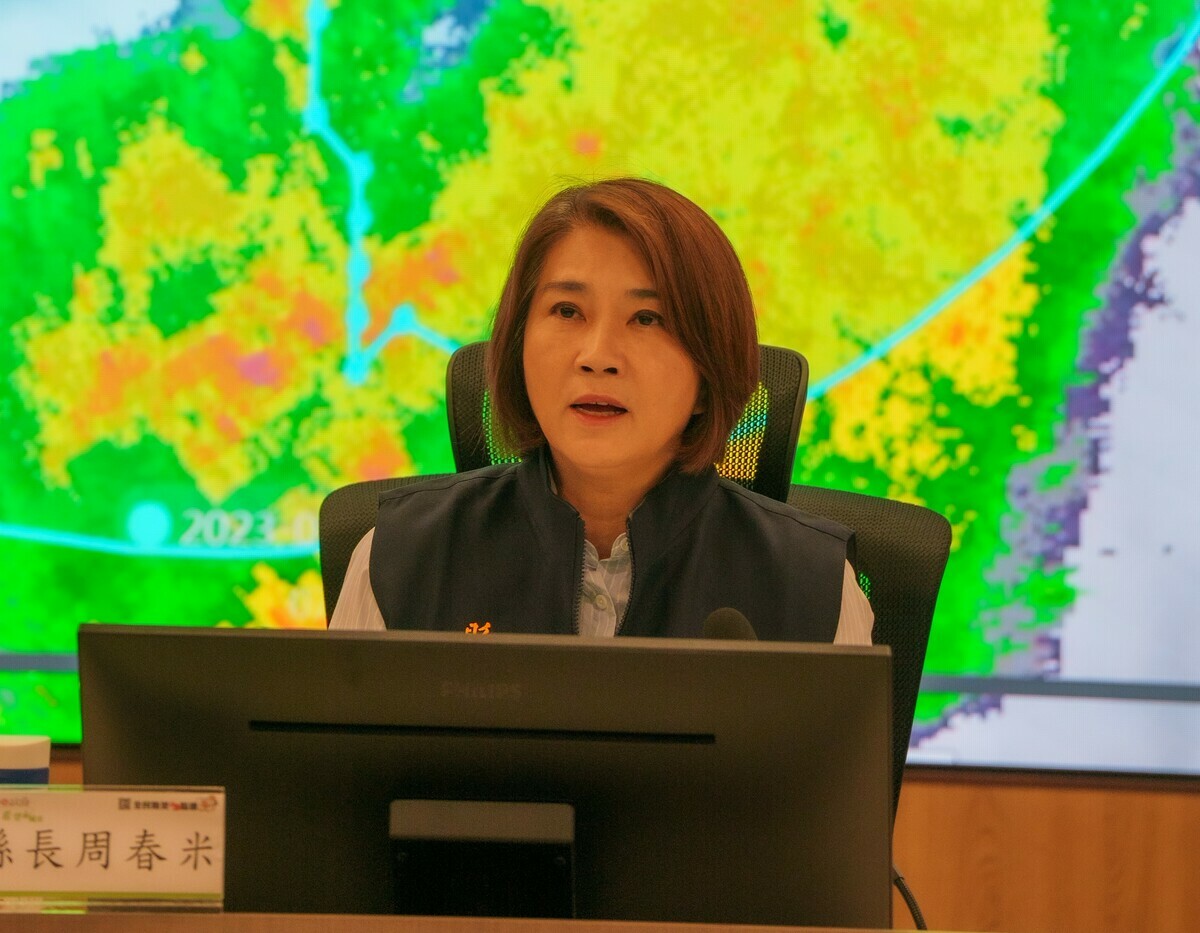周春米主持災害應變中心工作會報。 圖：屏東縣政府提供