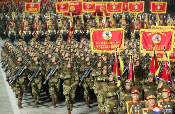 北韓日前慶祝「祖國解放戰爭勝利70週年」舉行閱兵儀式。 圖 : 翻攝自朝中社