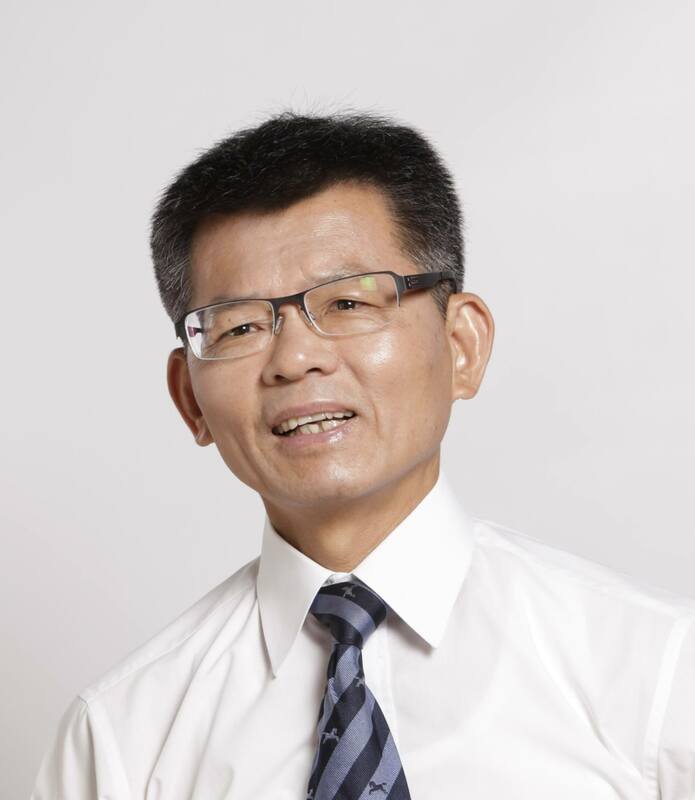 前高雄縣長楊秋興於臉書發文大讚郭台銘是中華民族 5 千年來最偉大的企業家。 圖：翻攝自臉書楊秋興
