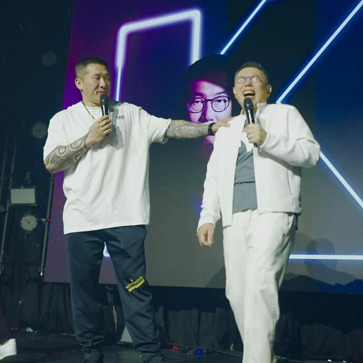 柯文哲稱演唱會當天 「keyboard是五月天的」，卻遭五月天御用鍵盤手，曾被稱為第 6 個團員的「小周老師」周恆毅打臉「請勿消費五月天，不要造謠說謊」。 圖：翻攝自飆捍臉書