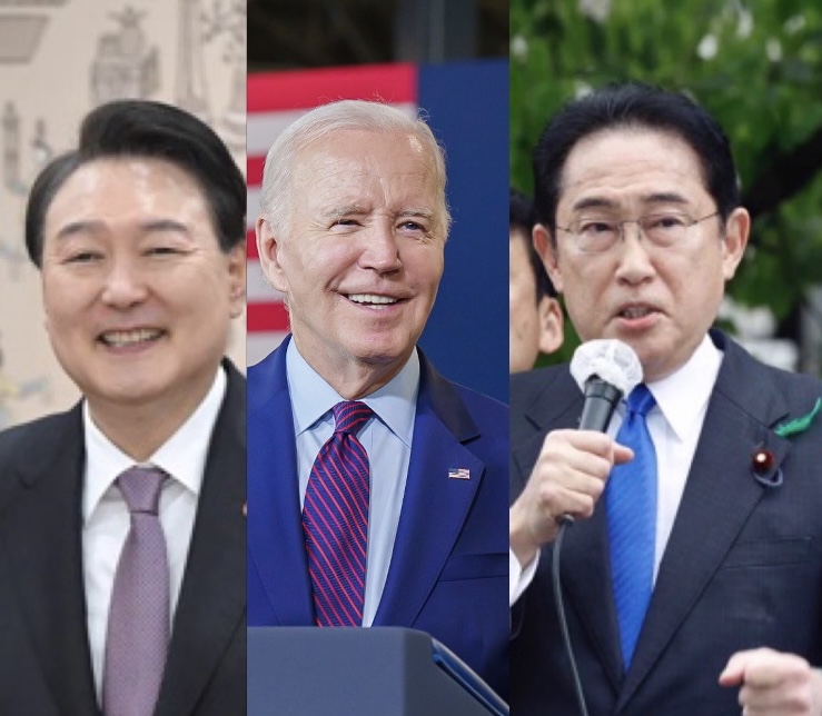 華盛頓宣佈，美國總統拜登（中）將邀請日本首相岸田文雄（右）與南韓總統尹錫悅（左）於 8 月 18 日在華盛頓近郊的總統莊園大衛營舉行三方會談。 圖：翻攝自推特後合成製圖
