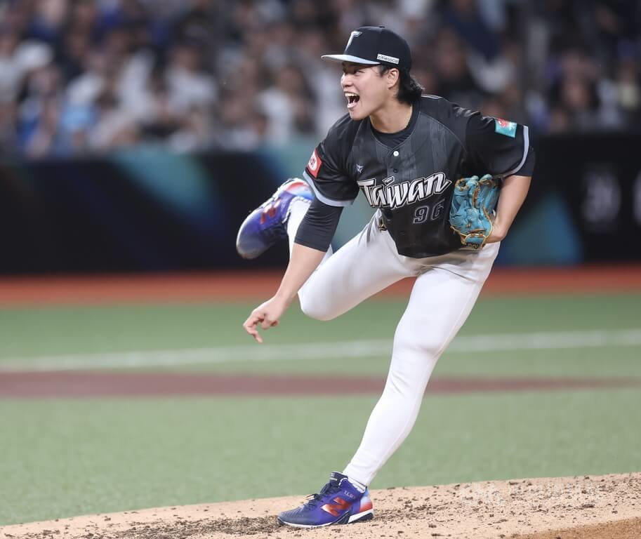 台灣隊6局上2出局時，派出投手孫易磊登板中繼。中央社記者張新偉攝　115年2月27日