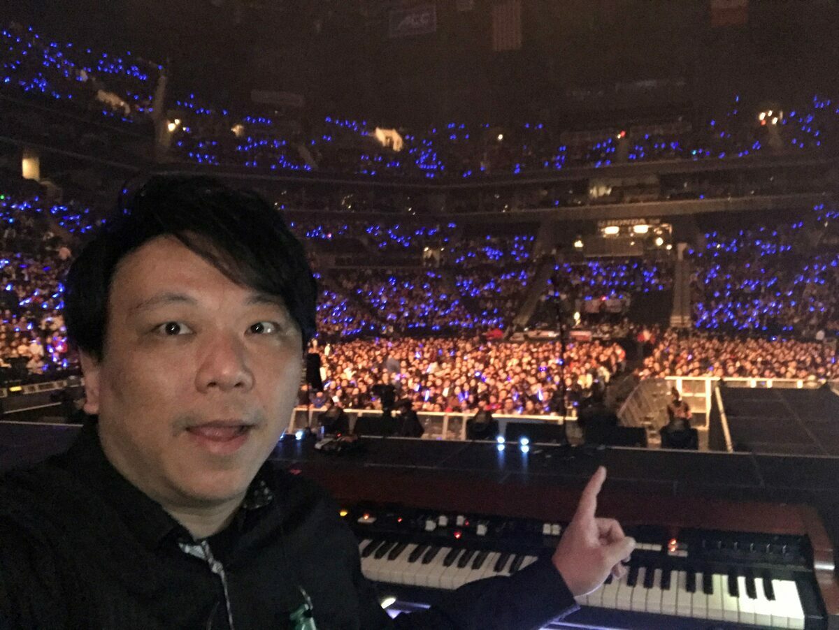 五月天的第六人與御用鍵盤手周恆毅不僅是許多暢銷金曲的編曲人，還多次擔任金曲獎、金音獎的評審委員。 圖：截取自臉書