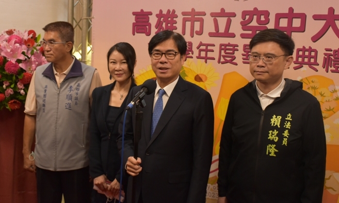 陳其邁(右二)表示也不能讓天使輪船東逃避去律責任。 圖：孫家銘攝