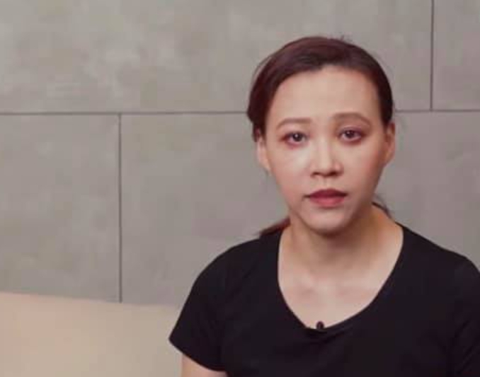 財經網美胡采蘋批柯文哲，指對方開口就說你不知道啦～台積電會這樣都是怎樣怎樣，張嘴就瞎掰，跟老番癲一樣。 圖：截取自胡采蘋臉書