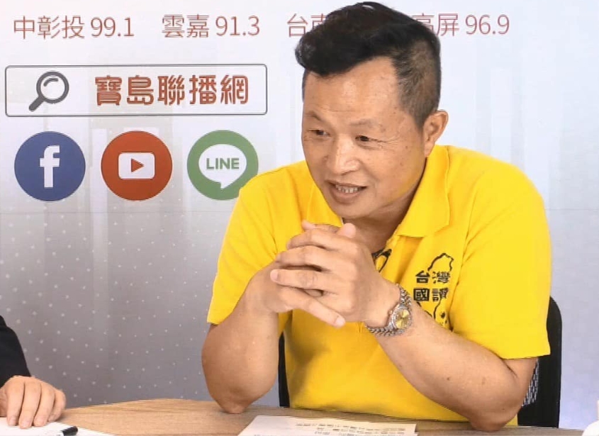 台灣國理事長陳峻涵今天（30日）送花給「護台哥」賴文中表達支持，但未能如願見到賴文中。 圖：截取自台灣國臉書