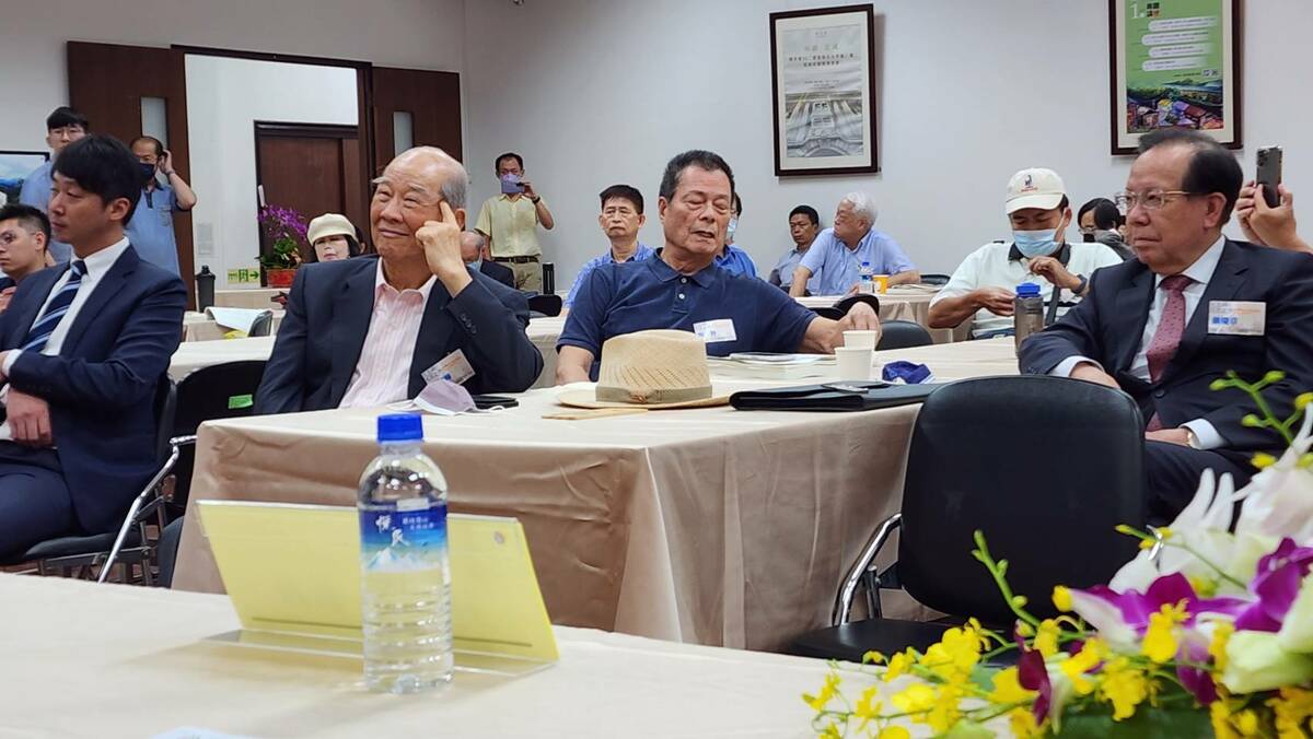 黃昆輝、顏慶章、吳梓等人均出席「民主與民主之外─李登輝百年誕辰紀念學術討論會」綜合座談，見證李登輝的過往。 圖：國史館提供