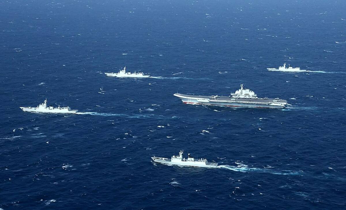 美媒稱只要 5 架 B-1B 轟炸機，就可以擊沉載有超過 3 千名船員、由 6 艘艦艇組成的中國航母編隊，直言是美軍史上前所未有的反艦火力。 圖：擷取自樞密院十號