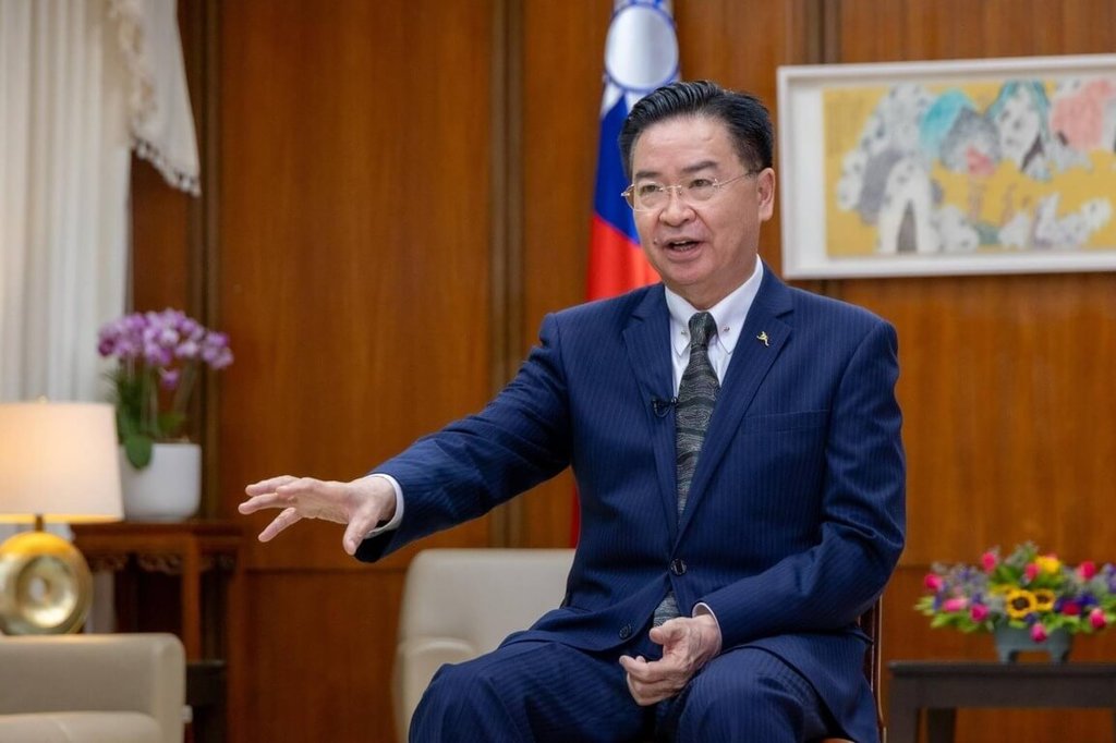 吳釗燮接受澳洲電視台專訪時表示，若中國的目標是要台灣人支持，就應該放棄武力威脅。 圖：外交部提供
