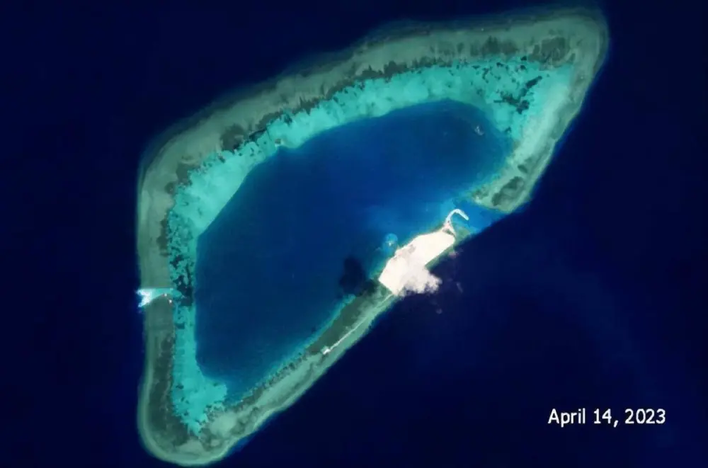 越南軍方積極在無乜礁進行填海造陸工程。 圖：翻攝自騰訊網／蔣福偉