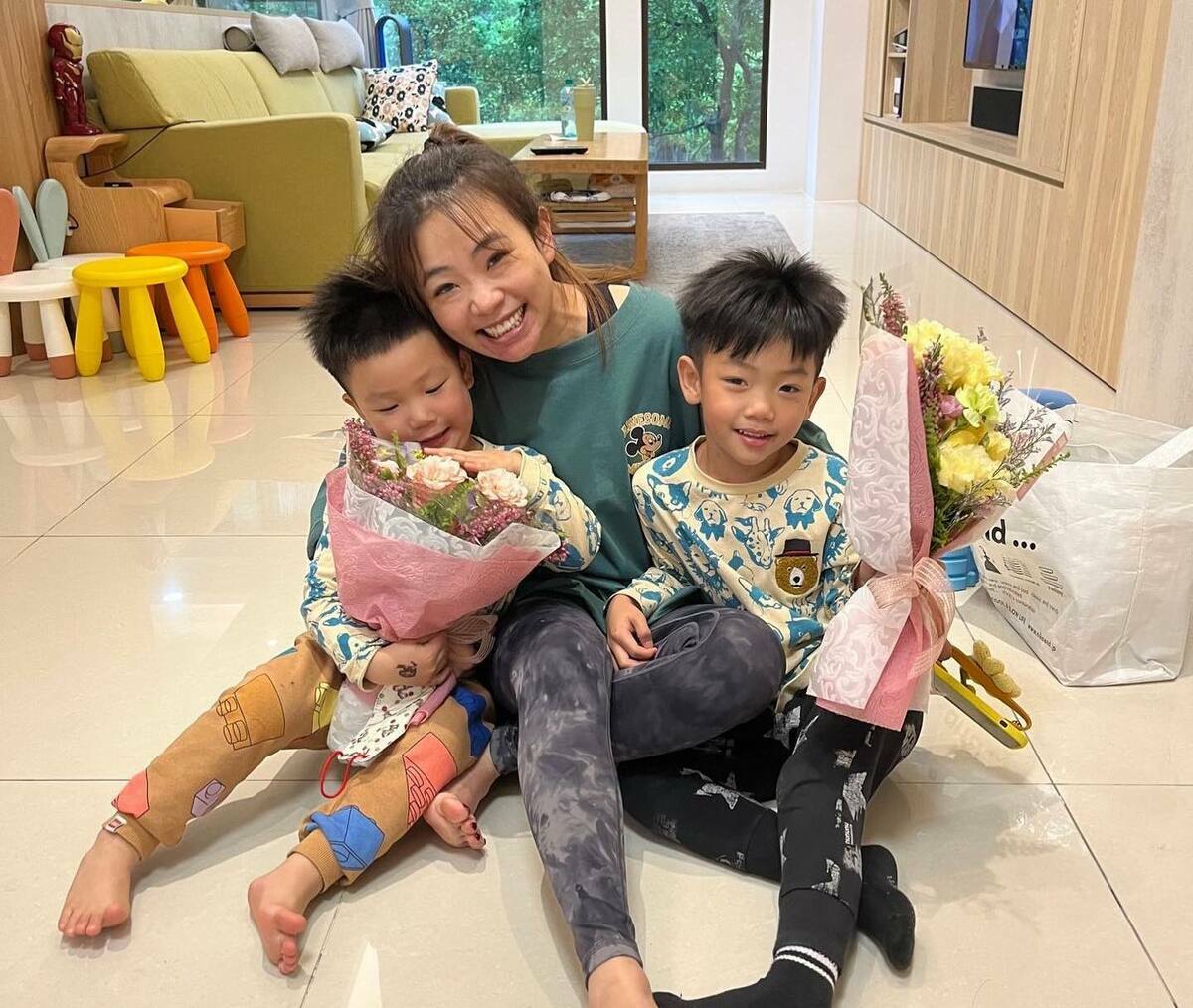 YouTuber蔡阿嘎和老婆二伯結婚後，陸續生下兒子蔡桃貴、蔡波能。 圖：翻攝自FB/嘎嫂二伯