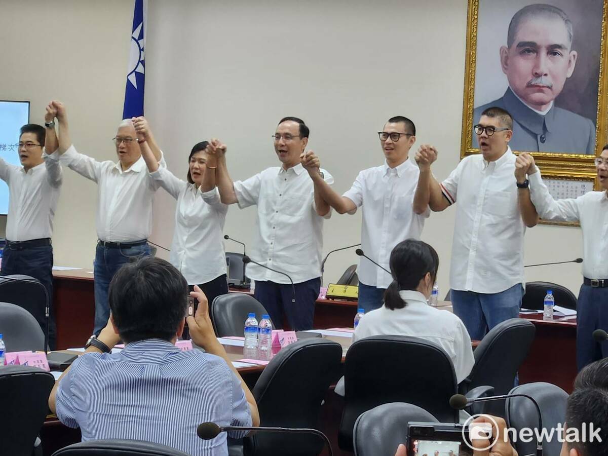 國民黨今徵召周宏昌（右三）參選台南市第一選區立委、徵召陳若翠（左三）參選高雄市第四選區立委。 圖：黃建豪/攝