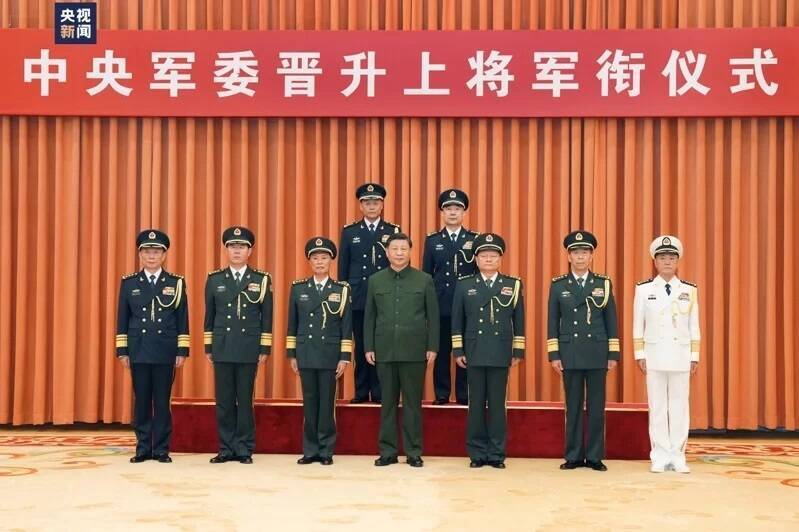 習近平鎖定的火箭軍領導層進行改組，換上與火箭軍毫無淵源的其他將領來領導。 圖：翻攝央視