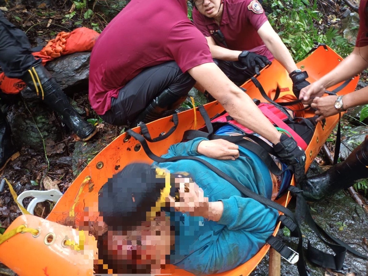 車上6人經搶救後，4人宣告不治、2人受傷。 圖：翻攝照片
