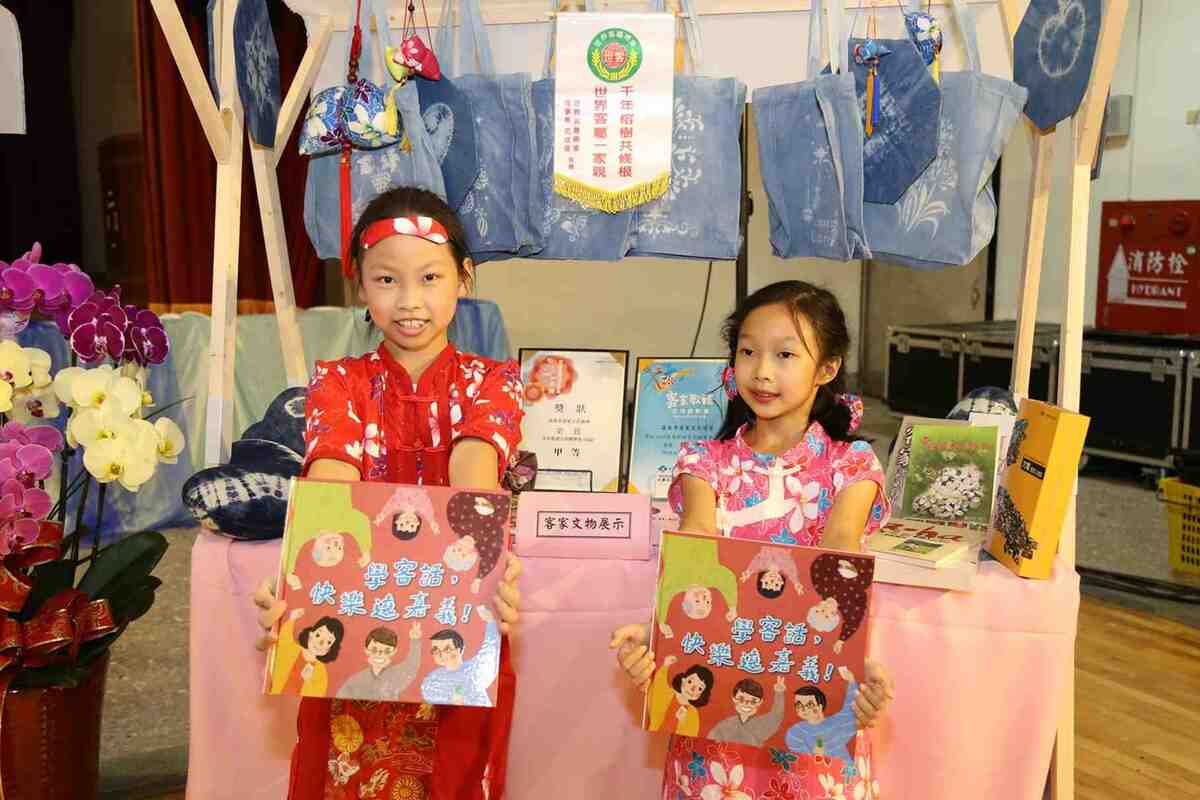 嘉義市首度出版客語繪本：「學客話，快樂遶嘉義」。 圖：嘉義市政府/提供