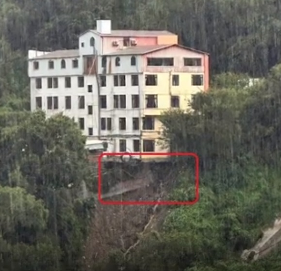 中度颱風「卡努」外圍環流為台灣中南部帶來驚人雨量，南投縣仁愛鄉廬山麗來飯店傳出地基疑似被掏空。 圖：仁愛鄉公所/提供