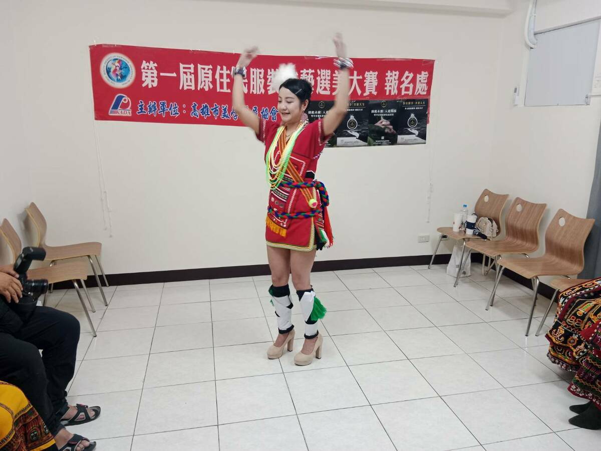 參賽佳麗小秀一段阿美族傳統舞。 圖：孫家銘攝