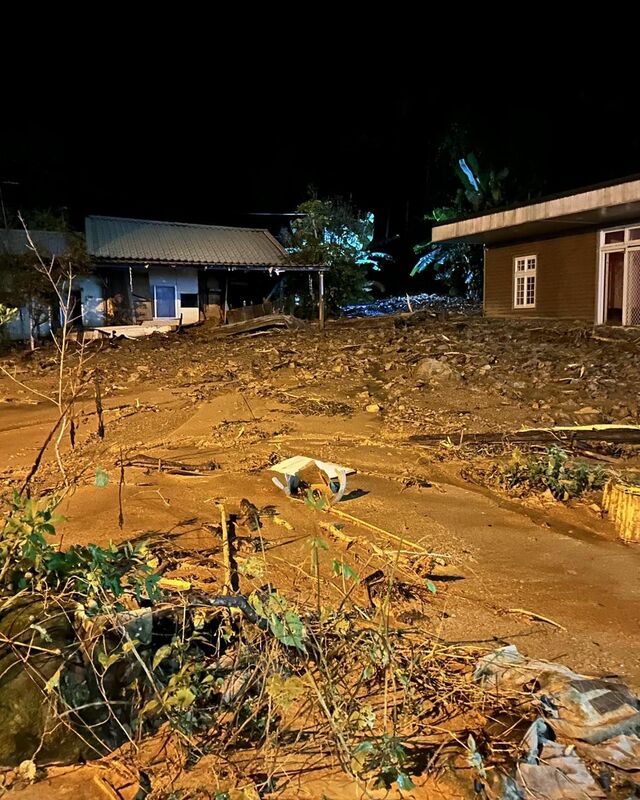 土石流衝入民眾居住地區。 圖：翻攝廖志城臉書