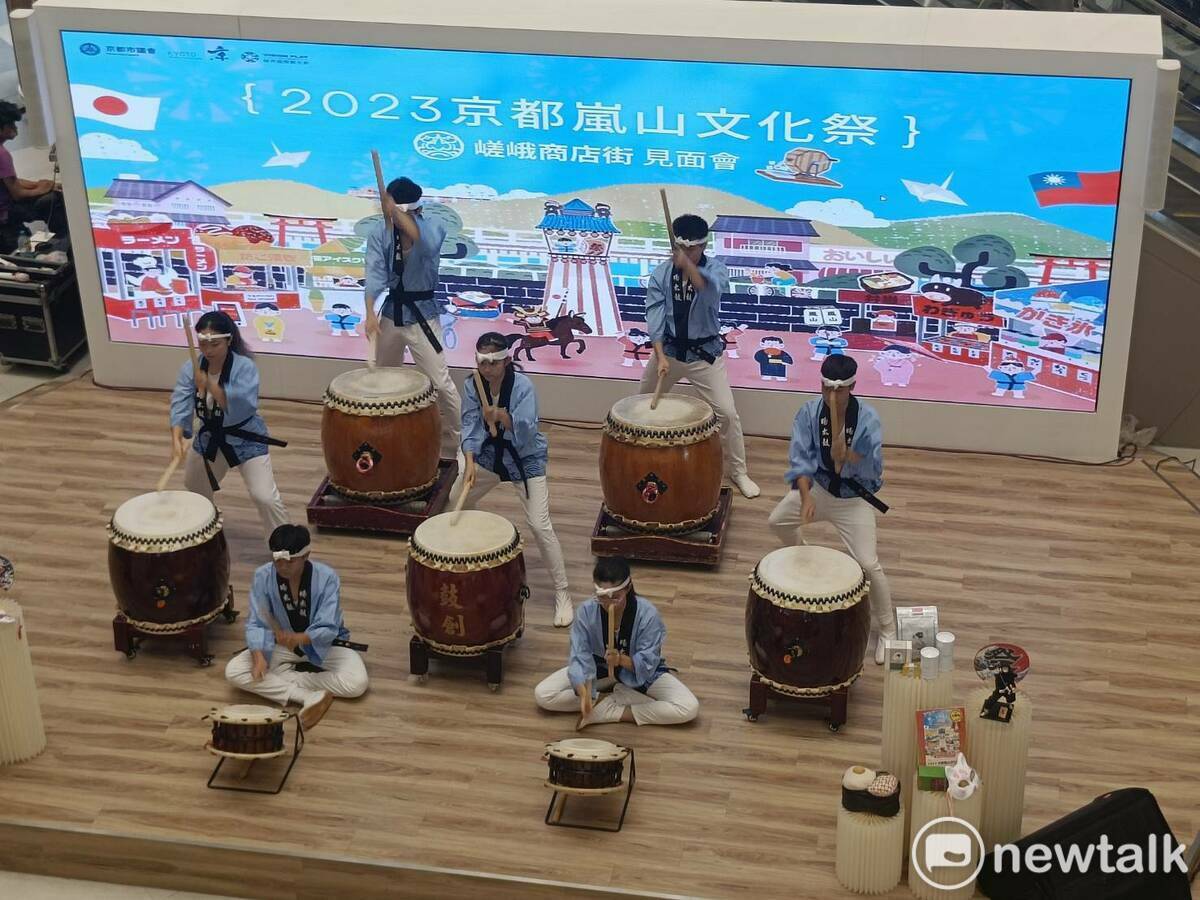 精彩的開場表演。 唐復年/攝