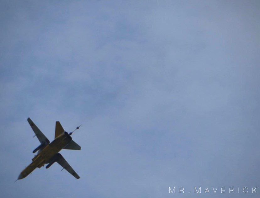 搭載「風暴之影」（SCALP-EG）飛彈的 蘇-24 戰鬥機馳騁於天空中。 圖：翻攝自推特@GloOouD