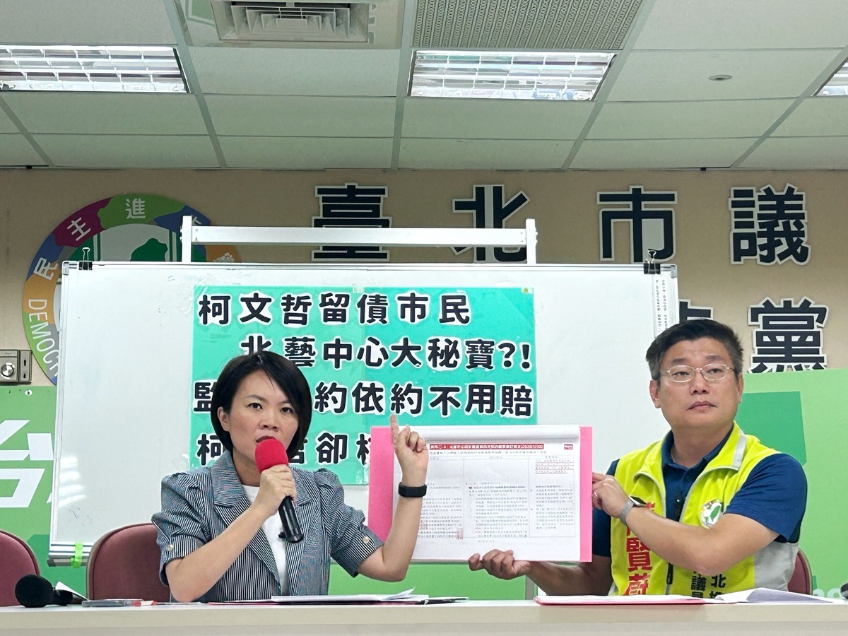簡舒培、陳賢蔚於今（7）日召開「柯文哲留債市民 北藝中心大秘寶？！ 北藝監造契約曝光依合約不用賠 柯文哲卻核准 2.36 億賠償」記者會。 圖：取自簡舒培臉書
