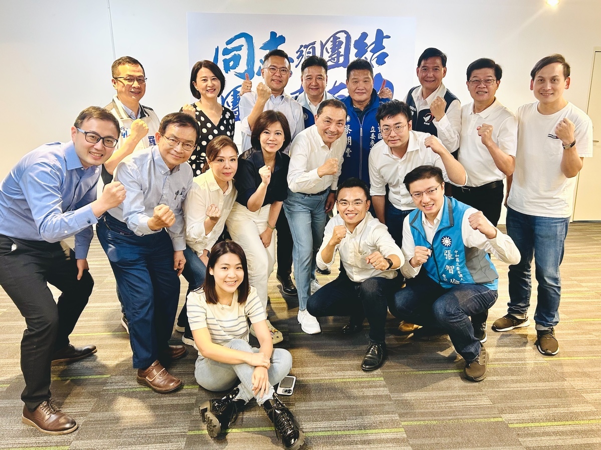 侯友宜今邀集雙北兩市的黨籍立委參選人便當會。 圖：侯友宜競辦/提供