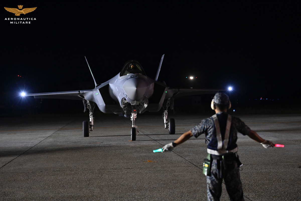 日本小松空軍機場與民航機共用。 圖：翻攝自義大利空軍X平台
