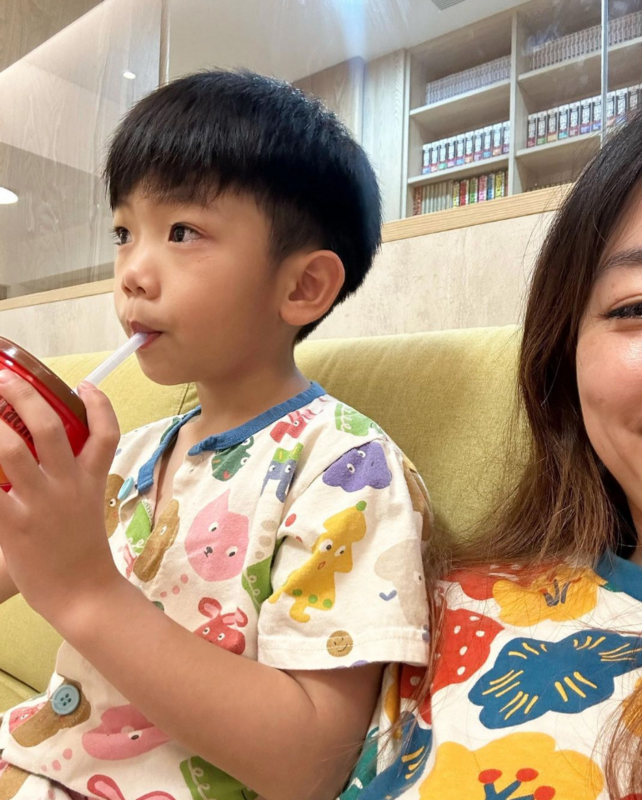 二伯分享自己換了新的美甲，結果只有大兒子蔡桃桂發現。 圖：翻攝自嘎嫂二伯IG