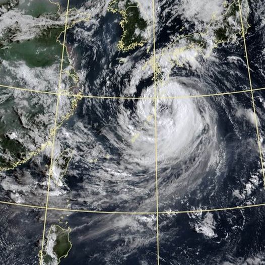 上週遠離台灣的卡努仍持續發揮影響力，成為一個長命颱風。 圖：取自鄭明典臉書