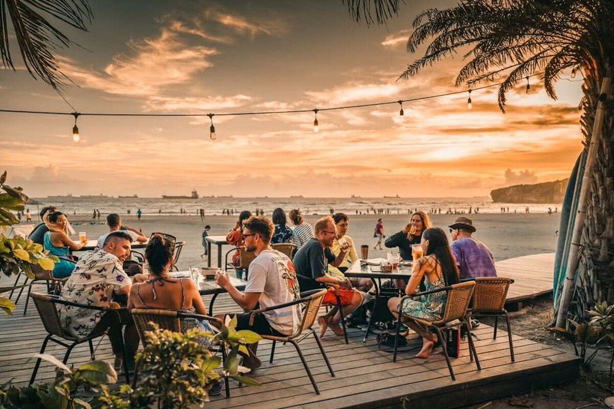 充滿異國浪漫風情及美味海鮮的旗津頗受馬來西亞旅客喜愛。 圖：高雄市觀光局提供