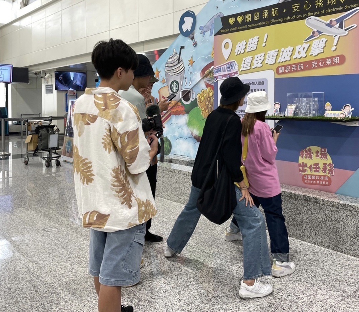 活動於第二航廈3樓出境大廳及5樓南北側商場，共設置5個互動區共5道題目。 圖：桃園國際機場公司／提供