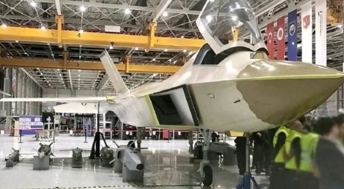 由英國、瑞典等國防企業協助研發的TF-X 「Kaan」第五代戰機，預計將於 2023 年底首飛，目前已完成地面高速滑行測試。 圖：擷取自浩外同學