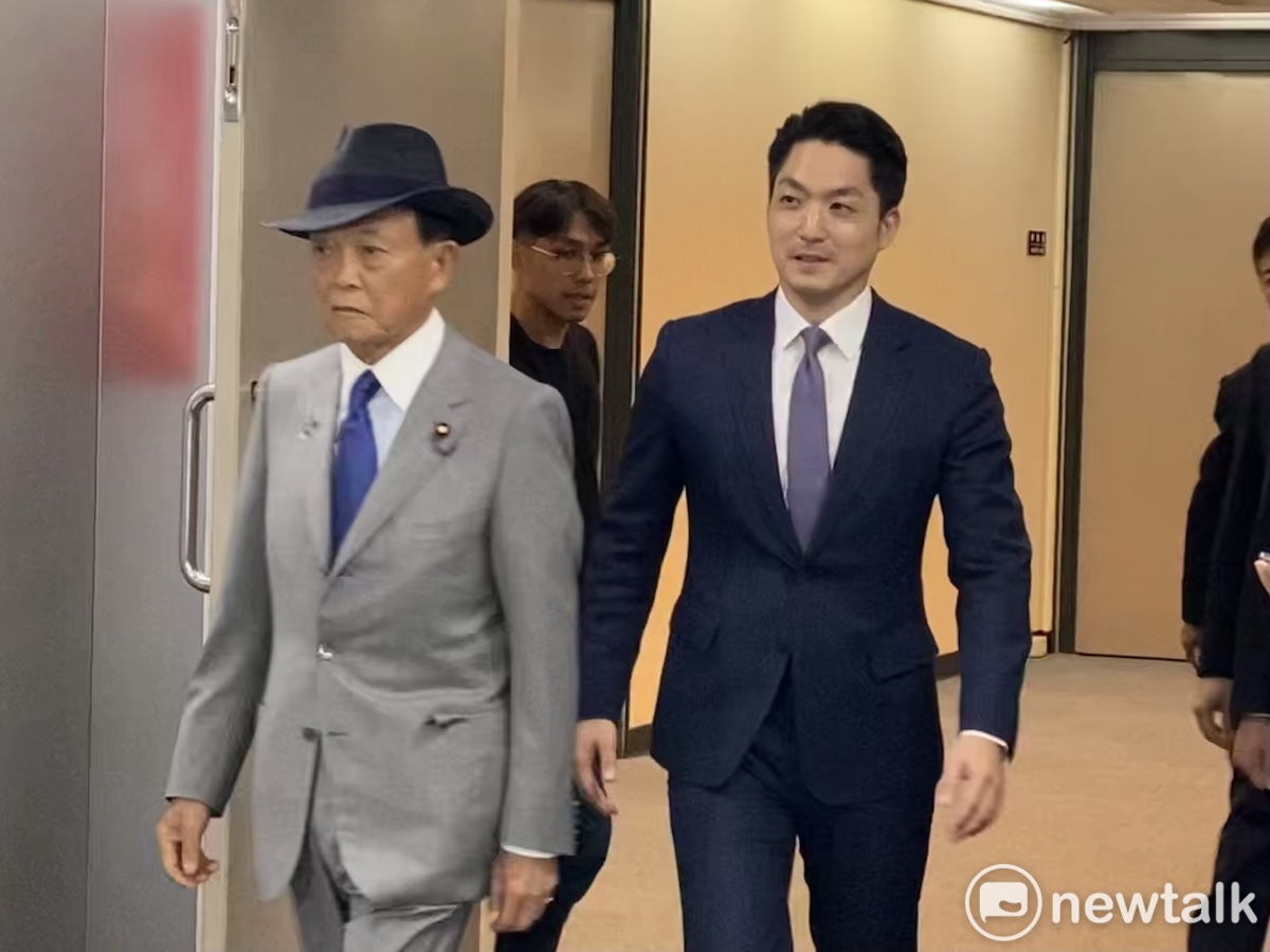 日本前首相、自民黨副總裁麻生太郎（左）今拜會台北市長蔣萬安（右）。 圖：周煊惠 / 攝