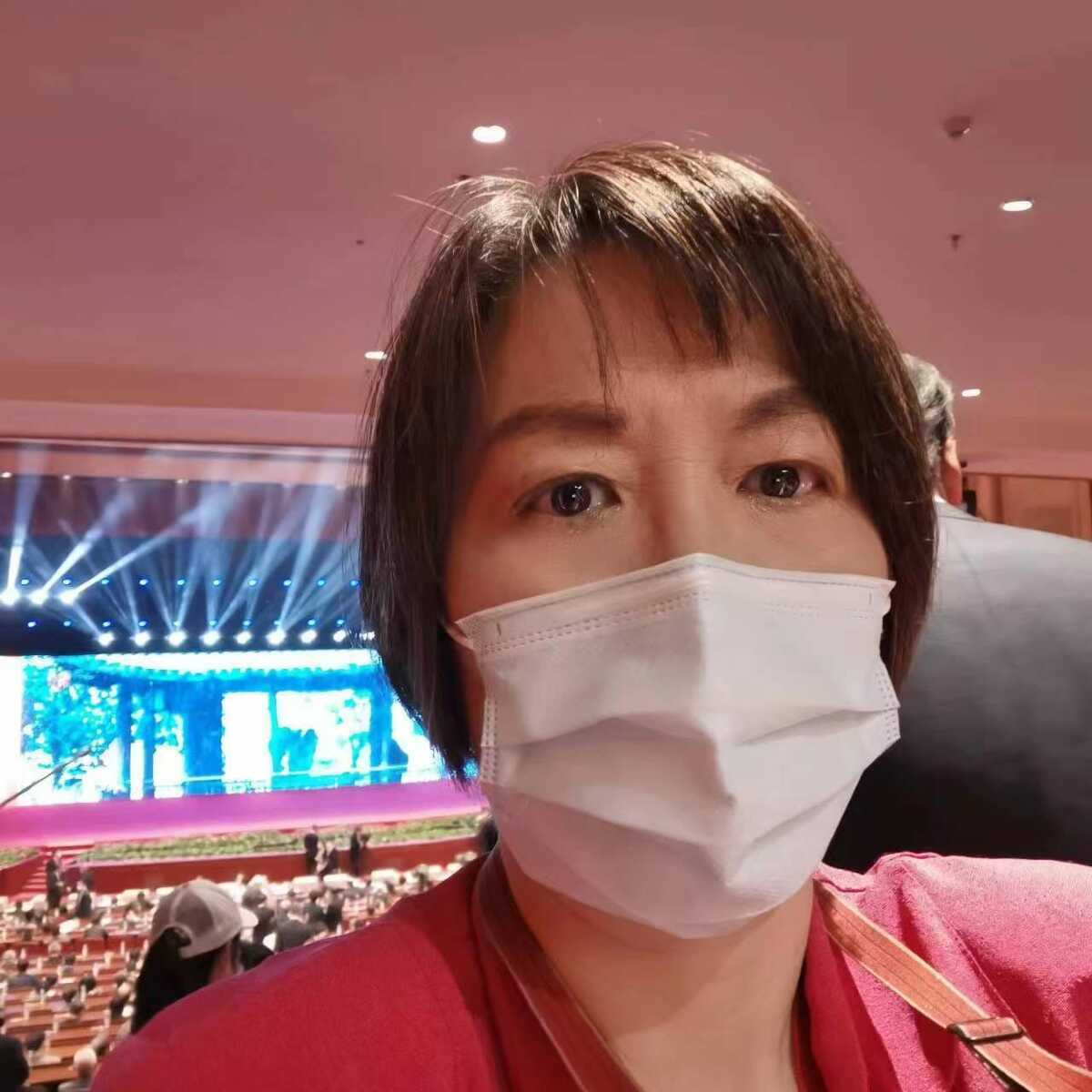 名嘴黃智賢在臉書開嗆，網友熱烈反應。 圖：翻攝自黃智賢世界臉書