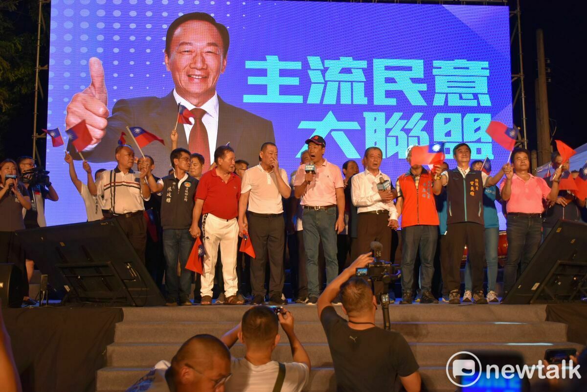 郭台銘9日晚間赴屏東出席首場「主流民意大聯盟」說明會台。 圖：孫家銘攝