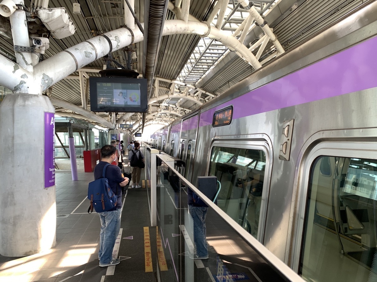 8 月11日起，直達車在平日離峰及假日時段班距將調整為15分鐘。 圖：桃園機場捷運公司／提供