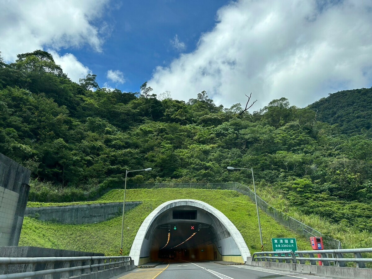立法院交通委員會明(25)日將初審《花東快速公路建設特別條例》草案，條例所需建設經費上限為2500億元。（花東示意圖） 圖：林岑韋／攝