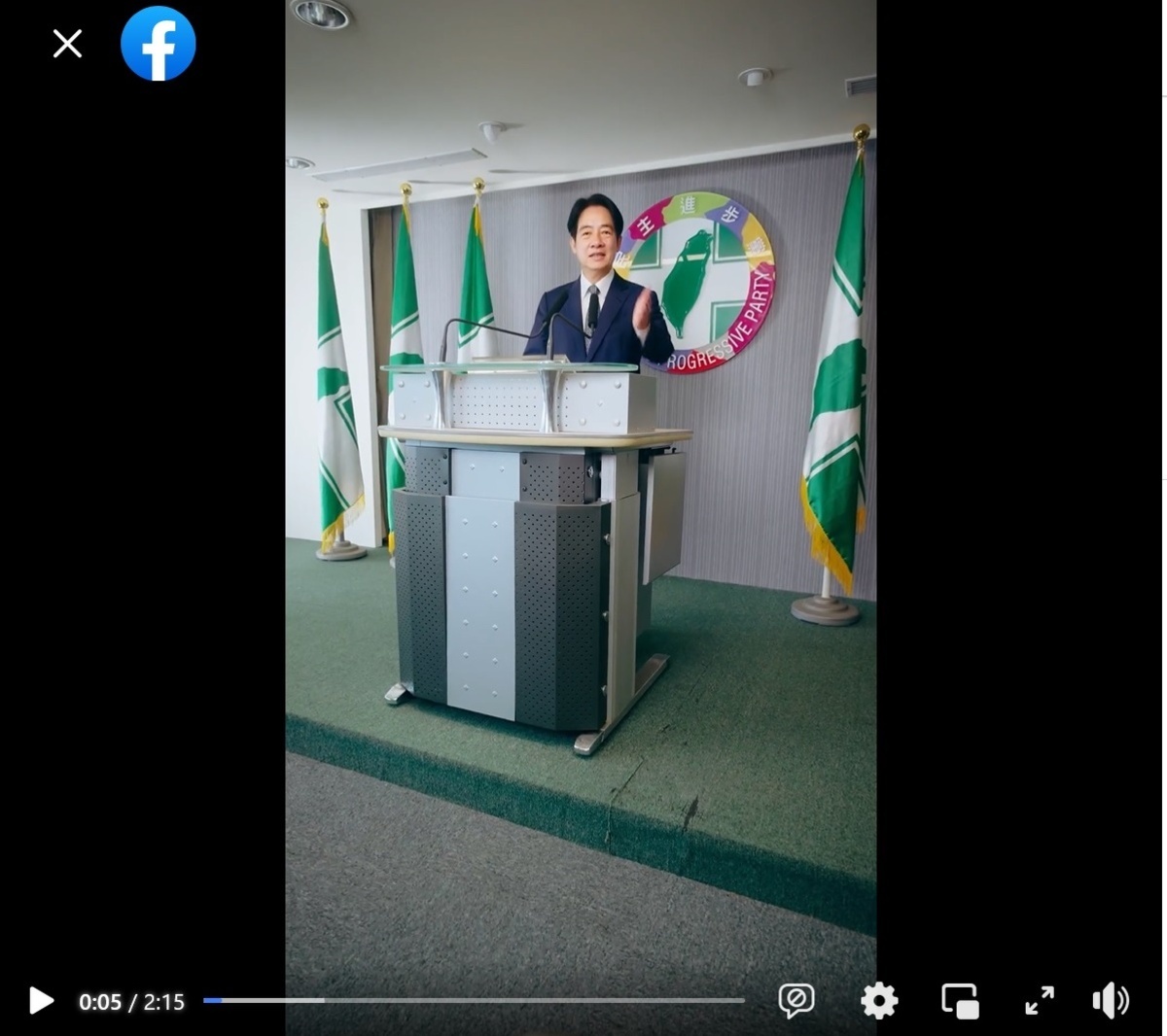 民進黨主席賴清德趁著媒體不在悄悄到記者室拍片。 圖：翻拍自賴清德臉書