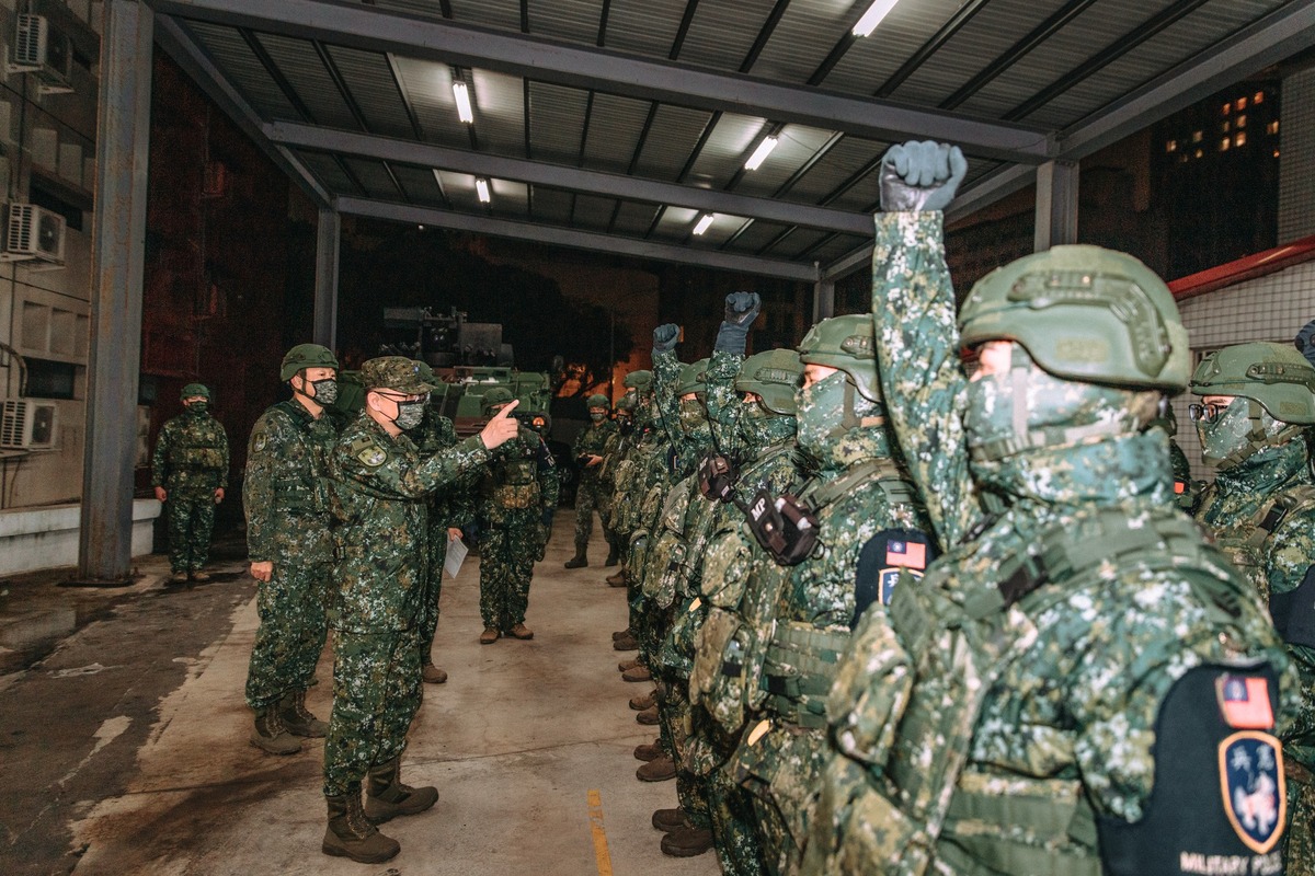 憲兵 202 指揮部擬在台北增設憲兵營，並擴編員額規模。有媒體援引退將說法，批評此舉無異於部署「督戰隊」、搞戒嚴。（示意圖） 圖：擷取自臉書「中華民國憲兵指揮部」（資料照）