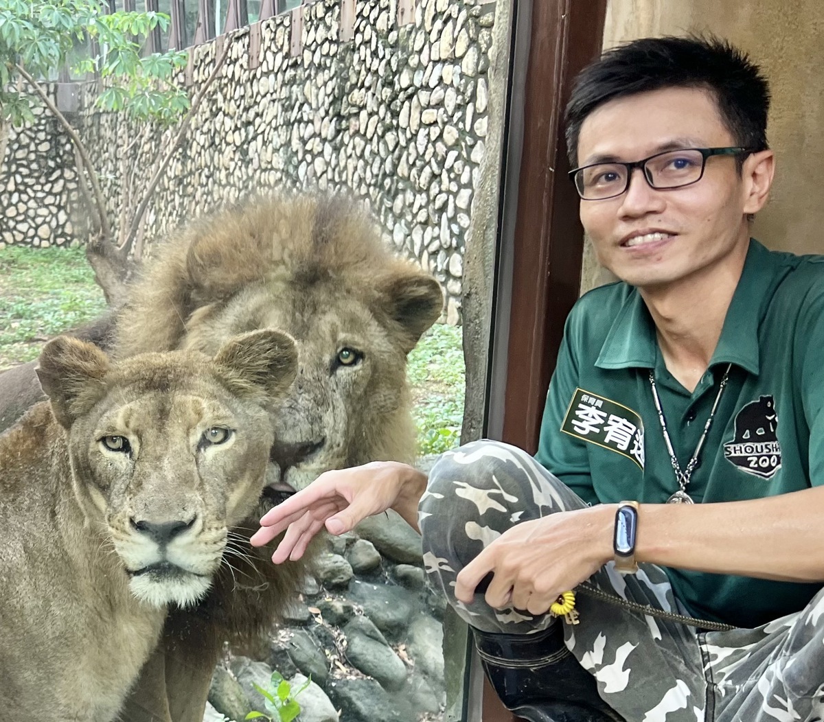保育員分享非洲獅故事及生活互動情形。 圖：高雄市觀光局提供