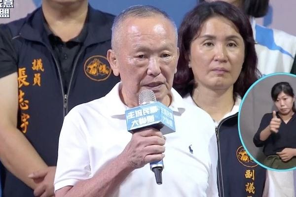 徐耀昌一度情緒激昂高喊「不光要下架民進黨，更要下架國民黨，讓國民黨徹底反省。」 圖：翻攝郭台銘臉書
