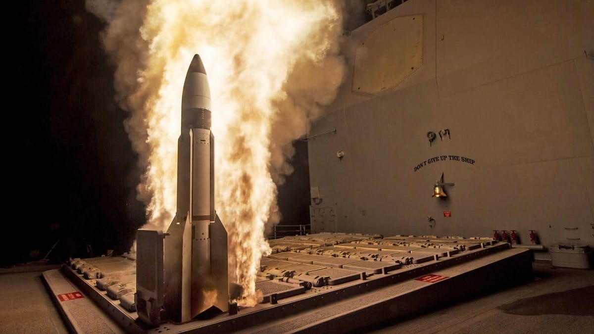 一枚標準-3 型飛彈正從美國海軍垂直發射系統（VLS）中發射。 圖：翻攝自環球網