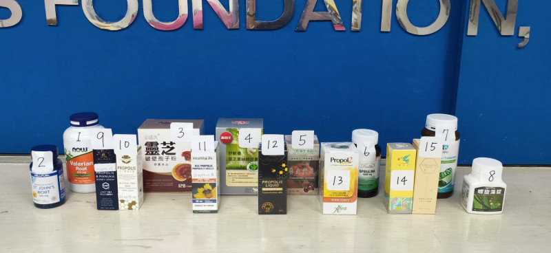 消基會為了了解國內保健營養食品的實際狀況，於今年5月抽驗15件相關商品，發現有3件商品的標示違反「食品安全管理法」規定。 圖：消基會/提供