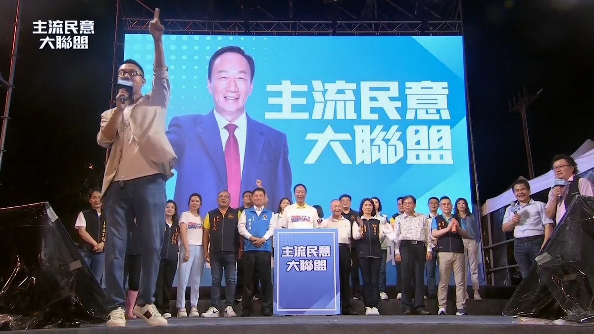 晚會主持人卻透露，鍾東錦是因為拜姜太公當選縣長，也似乎在提醒郭台銘要請姜太公指點迷津，才有機會問鼎總統大位。 圖：翻攝自郭台銘臉書