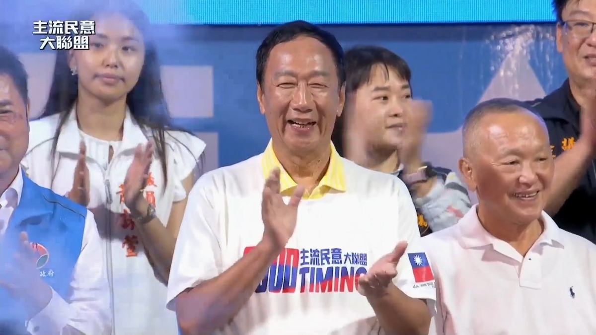 前縣長徐耀昌、現任縣長鍾東錦及議長李文斌等地方政治人物均到場力挺，場面熱絡。 圖：翻攝自郭台銘臉書