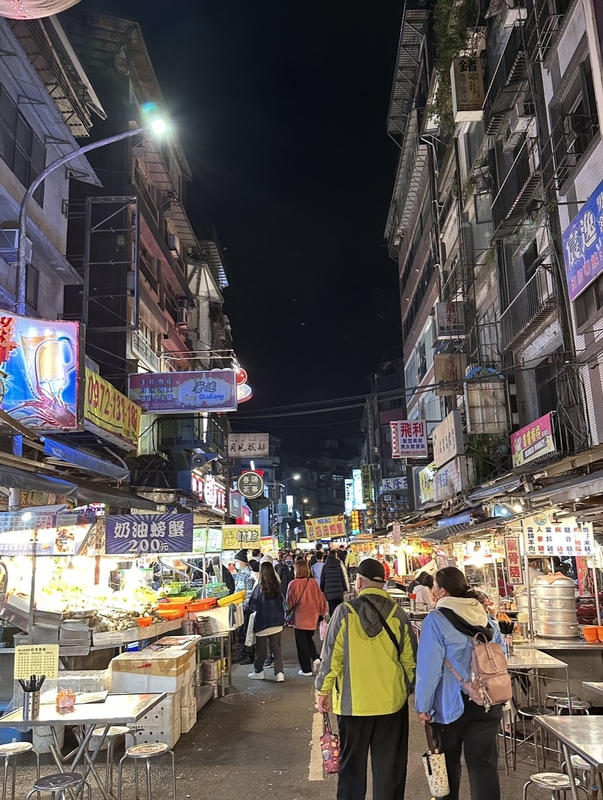 基隆廟口街景。 圖：翻攝自王予知