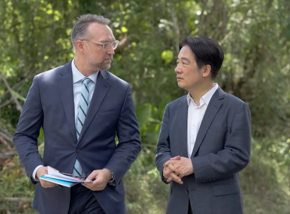 賴清德接受《彭博商業週刊》專訪，將介紹台灣當前面臨挑戰，未來將如何帶領台灣持續向前行，以及保護台灣自由與民主的強烈意志。 圖：翻攝自臉書Bloomberg