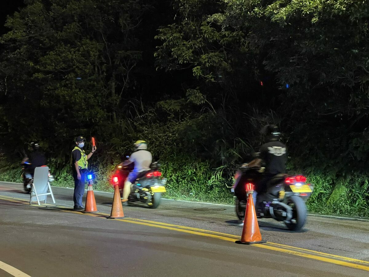 北部觀星指數達3顆星，預估將會吸引許多觀星人潮，台北市政府警察局表示，陽明山將執行交通疏導，並彈性實施交通管制。 圖：翻攝自台北市政府警察局官網