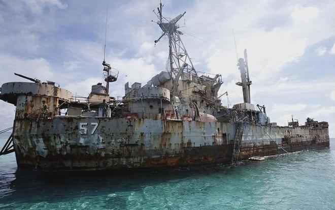 坐灘仁愛暗沙長達25年的菲律賓軍艦「馬德雷山號(BRP Sierra Madre LT-57)」。 圖：翻攝陸網