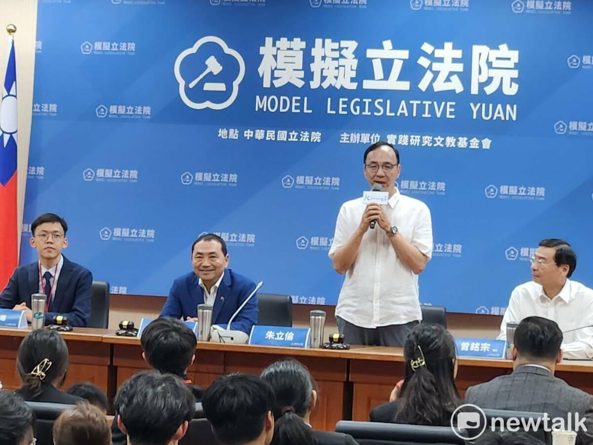 國民黨主席朱立倫、總統參選人侯友宜出席在立法院舉辦的「模擬立法院」活動。 圖：黃建豪/攝